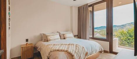 4 habitaciones, tabla de planchar con plancha, wifi y ropa de cama