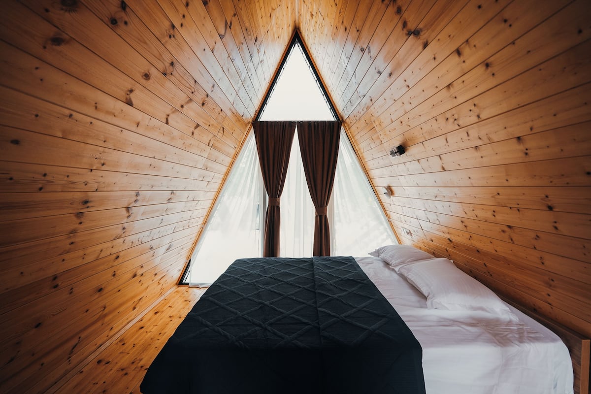 Standard Chalet, Pool View | Free WiFi, bed sheets