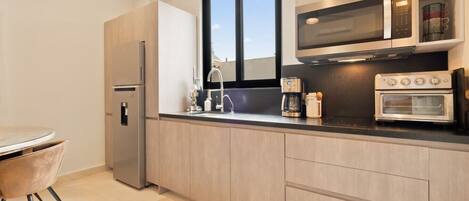 雪櫃、微波爐、焗爐、爐具