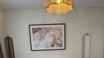 1 soverom, skrivebord, strykejern/-brett og wi-fi (inkludert)