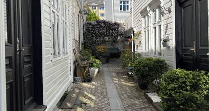Stay in Bergen's oldest smau - Central & Silence