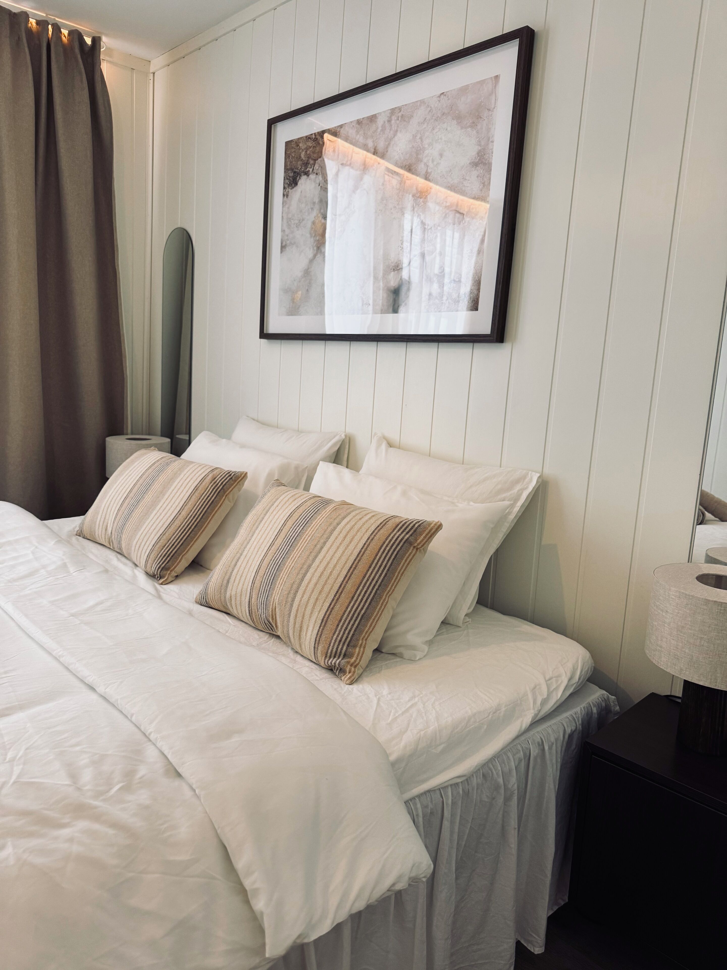 1 soverom, skrivebord, strykejern/-brett og wi-fi (inkludert)