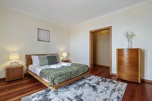 3 bedrooms, iron/ironing board, travel cot, free WiFi