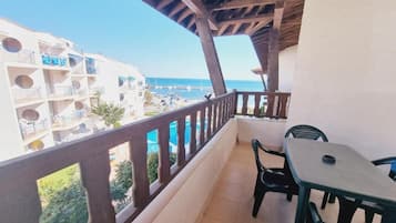 Blackout drapes, iron/ironing board, free WiFi