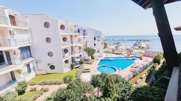 Blackout drapes, iron/ironing board, free WiFi