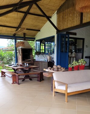 Outdoor dining - Soothing farmhouse with WiFi in charming Armenia, total (Armenia)