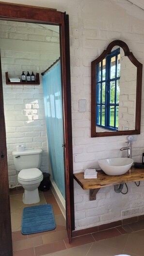 Bathroom - Soothing farmhouse with WiFi in charming Armenia, total (Armenia)