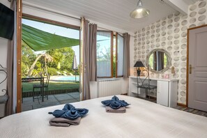 2 slaapkamers, een kluis op de kamer, een bureau