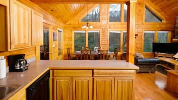 Suite | 3 bedrooms, Internet