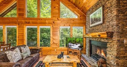 Secluded 3BR Cabin w Hot Tub Dog Friendly Sleeps12