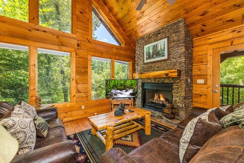Secluded 3BR Cabin w Hot Tub Dog Friendly Sleeps12