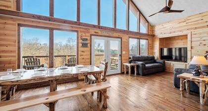 Dog Friendly Views Hot Tub Close to PF Gsmnp