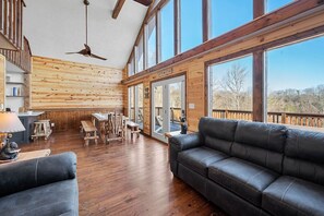 Suite - Dog Friendly Views Hot Tub Close to PF Gsmnp (Sevierville)
