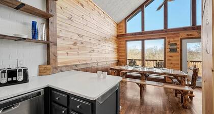 Dog Friendly Views Hot Tub Close to PF Gsmnp