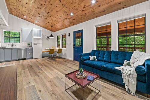 Smoky Mountains Honeymoon Cabin Dog Friendly