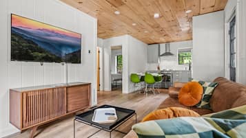 Suite | 8 bedrooms, Internet