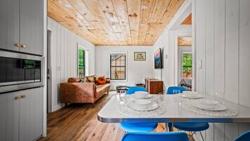 Suite | 8 bedrooms, Internet