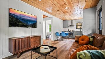 Suite | 8 bedrooms, Internet