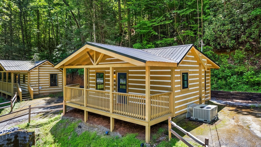 2bdrm Cabin 2 Gburg Pet Friendly Fire Pit Game
