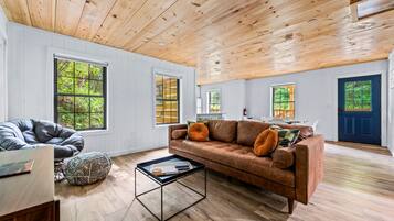 Suite | 2 bedrooms, Internet