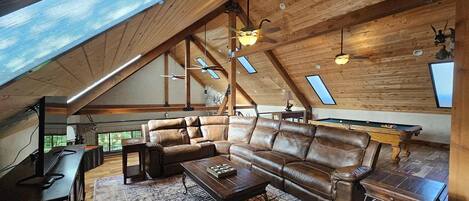 Smart TV, books, stereo