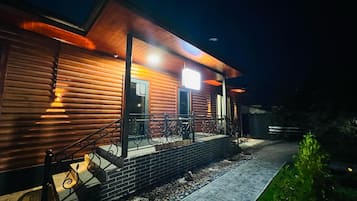 Cabin, Mountain View | In-room safe, blackout drapes, soundproofing, free WiFi