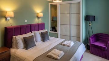 1 habitación, tabla de planchar con plancha, wifi y ropa de cama