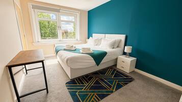 4 bedrooms, desk, iron/ironing board, WiFi