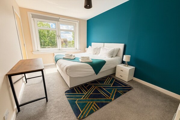 4 bedrooms, desk, iron/ironing board, WiFi