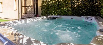 Elderberry hall - The Ultimate House of Fun