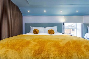 7 bedrooms, desk, iron/ironing board, WiFi