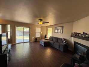 Smart TV, fireplace