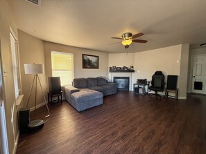 Smart TV, fireplace