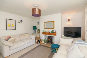 Smart TV, fireplace