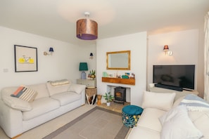 Smart TV, fireplace