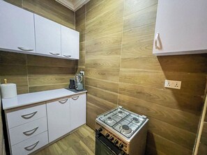 Micro-ondes, four, plaque de cuisson