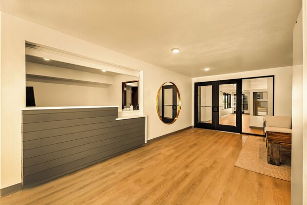 Reception - LivAway Suites Salt Lake City-Draper (Draper)