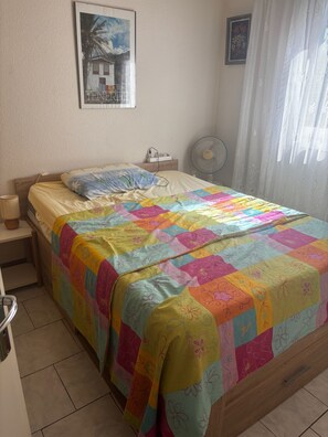 2 bedrooms, bed sheets