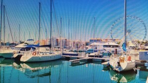 A marina with boats docked, clear skies, and a calm sea. - Cap d'agde - Appart 2 pers. Quiet ground floor with swimming pool - close to beach and shops (Agde)