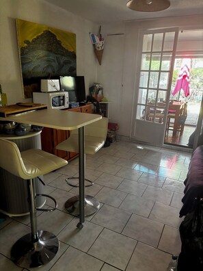 Interior - Cap d'agde - Appart 4 pers. Quiet ground floor with swimming pool - close to beach and shops (Agde)