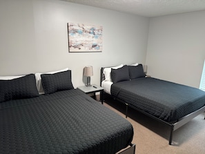 5 bedrooms, desk, iron/ironing board, free WiFi - 5-bedroom house in lovely Mount Vernon with WiFi, AC - Fully Handicap Accessible (Mount Vernon)
