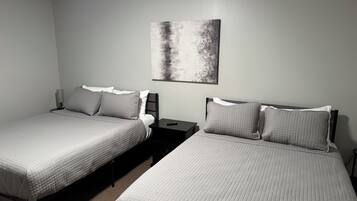 5 Schlafzimmer, Schreibtisch, Bügeleisen/Bügelbrett, kostenloses WLAN