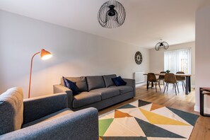 House, 3 Bedrooms | Living area