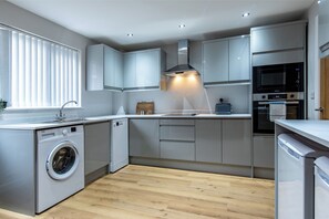 House, 3 Bedrooms | Private kitchen - Langdown House (Nottingham)