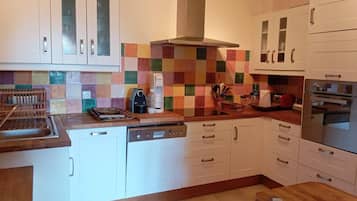 Réfrigérateur, micro-ondes, four, lave-vaisselle