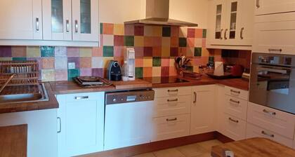 House 8p with garden 10 min walk from the sea