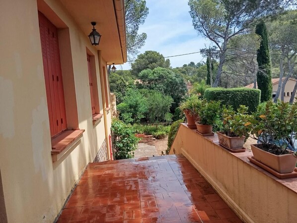 Property grounds - House 8p with garden 10 min walk from the sea (Saint-Raphaël)