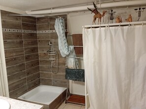 Hårføner og håndklær