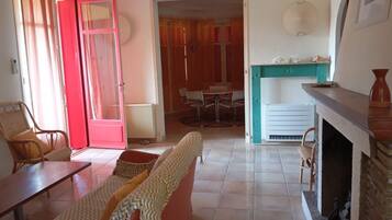 Télévision, cheminée