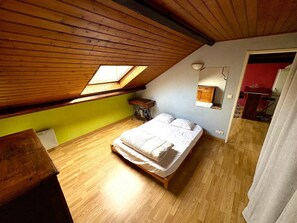 1 bedroom, iron/ironing board, bed sheets